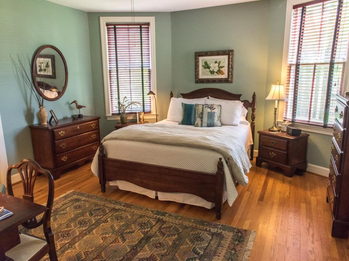 Charles Bass House Bed & Breakfast South Boston Room photo